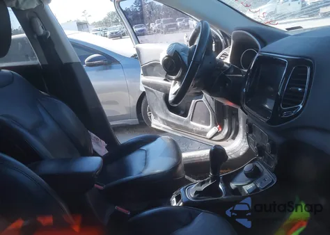 2019 Jeep Compass Limited 4X4 z USA, uszkodzony, nr VIN 3C4NJDCB6KT596244